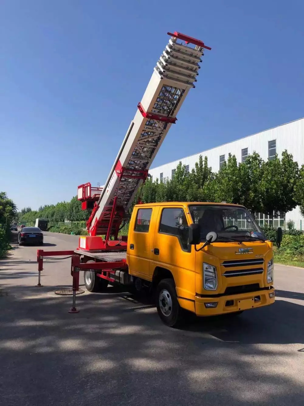 解放附近的云梯车出租服务：轻松解决高空作业需求