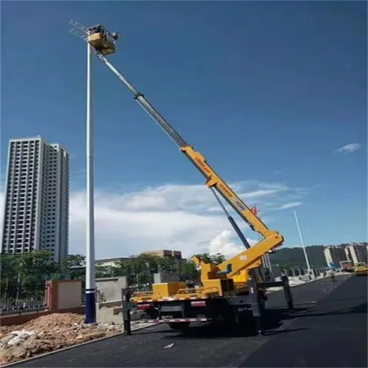 解放维修路灯的曲臂升降车出租