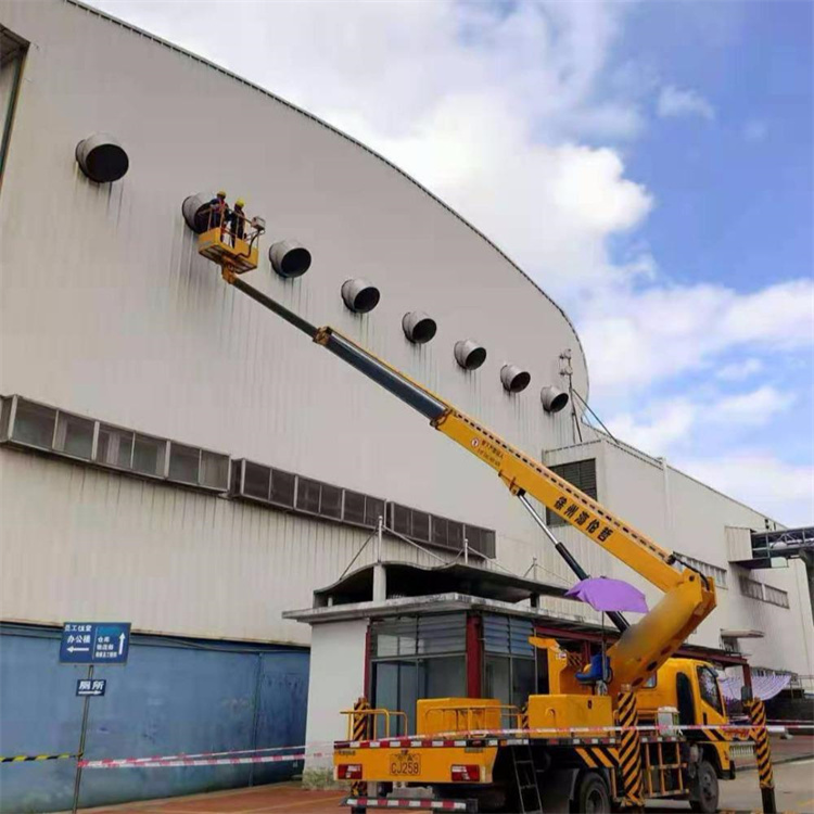 解放高空作业车出租服务：专业广告牌安装解决方案