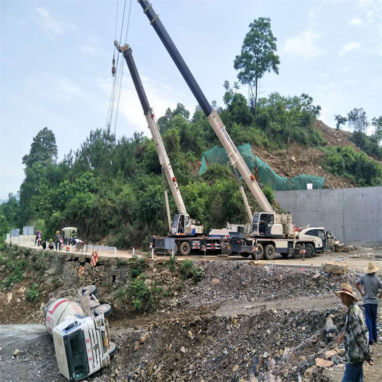 解放汽车掉沟里叫吊车救援要多少钱