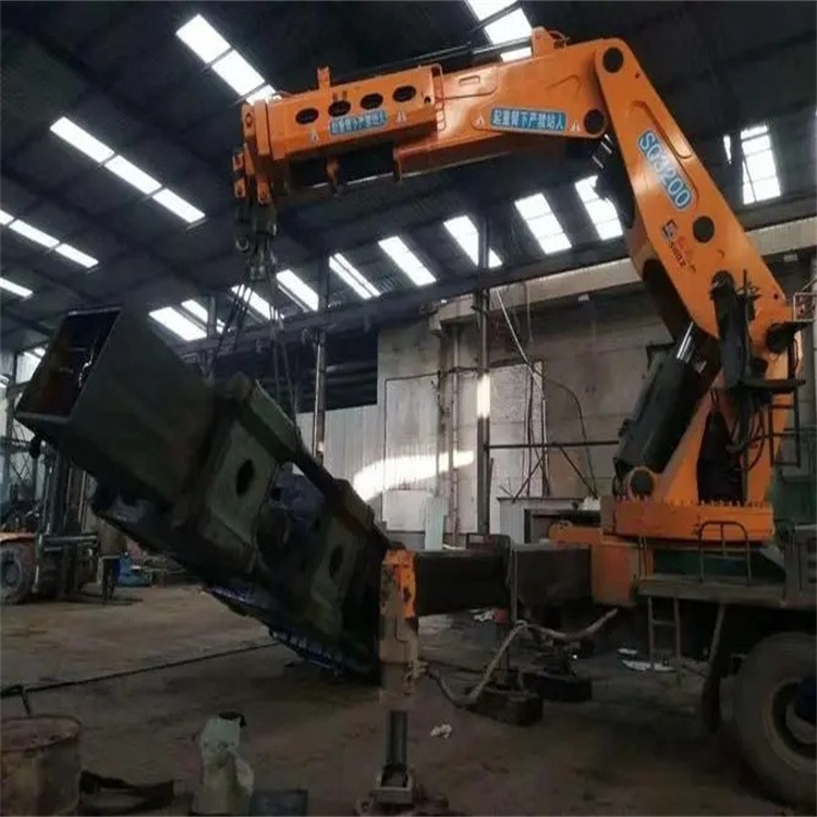 解放130吨折臂吊车出租吊机租赁附近电话